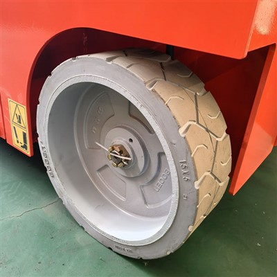 자체 추진식 전기 가위 리프트